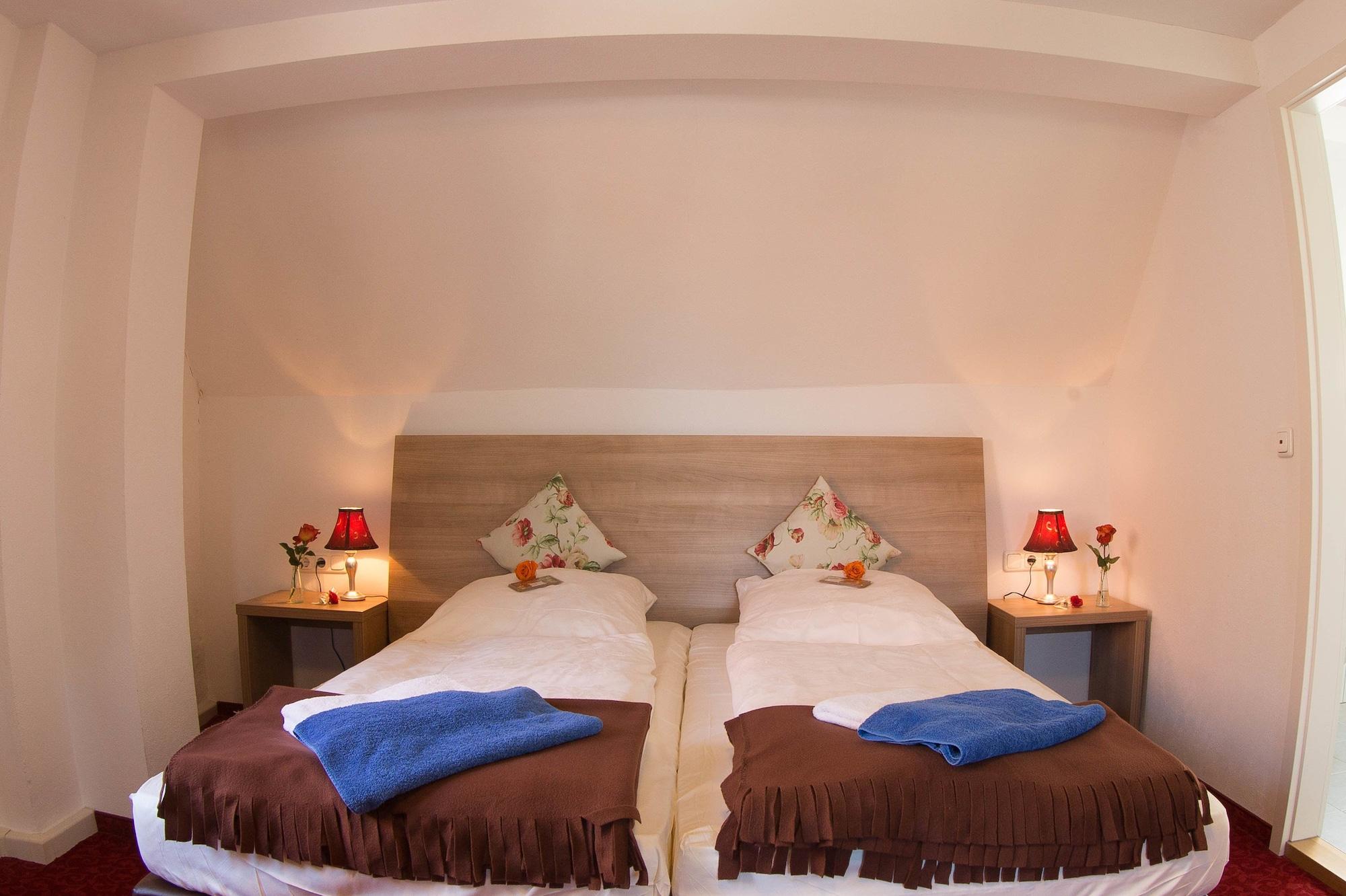 Boutiquehotel Goldene Rose - Self-Check-In โรเทนบวร์ก อ็อบ แดร์เทาเบอร์ ภายนอก รูปภาพ