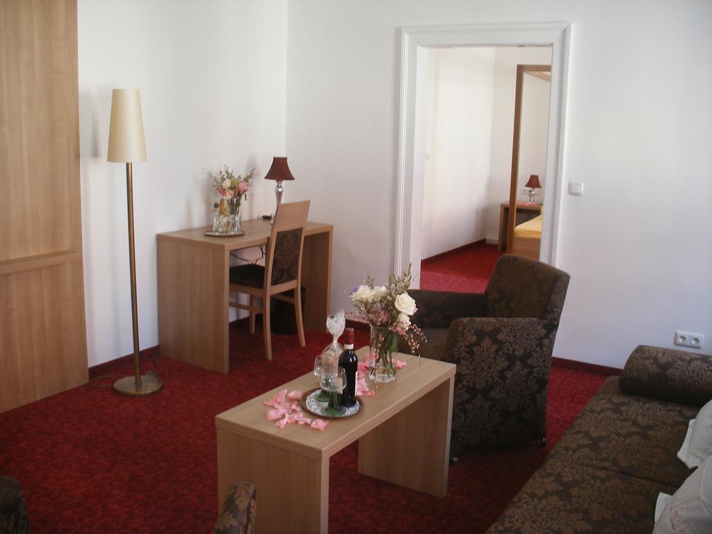 Boutiquehotel Goldene Rose - Self-Check-In โรเทนบวร์ก อ็อบ แดร์เทาเบอร์ ภายนอก รูปภาพ